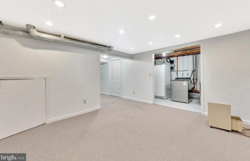 176 Canterbury Ct, East Windsor NJ  08520-5536 exterior