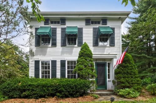 212 Huntington St, Huntington, CT 06484-5239