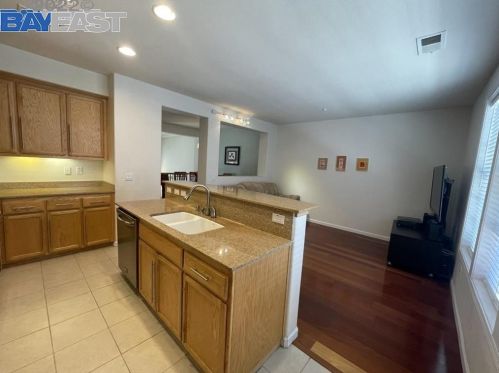 3725 Whitworth Dr, Pleasanton CA  94568-1377 exterior