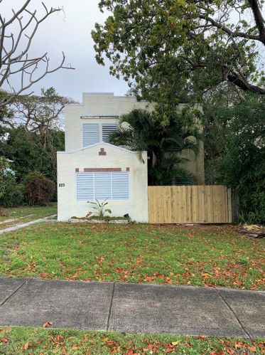 825 34th St, West Palm Beach, FL 33407-4709