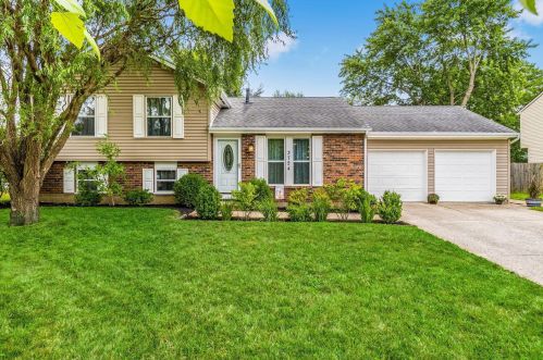 3724 Holly St, Darbydale, OH 43123-9684