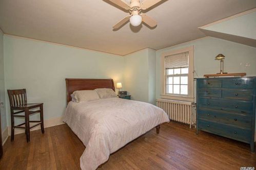 83 Thompson Ave, Babylon NY  11702-3404 exterior