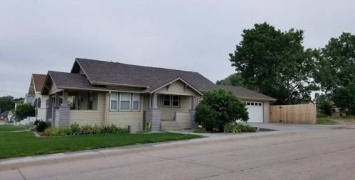 118 8th St, Bayard, NE 69334-2029