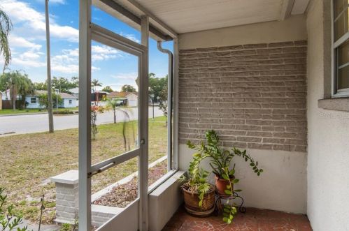 141 40th Ave, Saint Petersburg, FL 33703-5821