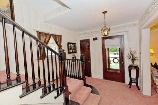 1049 Maryland Ave, Schenectady, NY 12308-2911