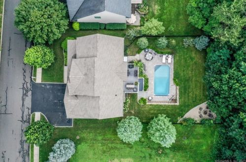 1 Blackstone Ct, Danbury CT  06811-3875 exterior