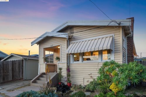 6218 Hilton St, Oakland CA  94605-1446 exterior