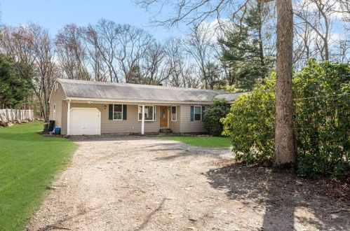 322 Weaver Hill Rd, West Greenwich, RI 02817-2257