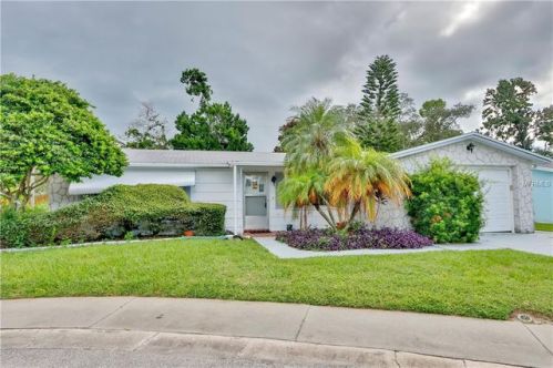 1704 Paragon Pl, Tarpon Springs, FL 34690-6146