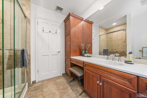 27 Hering Rd, Montvale NJ  07645-1226 exterior