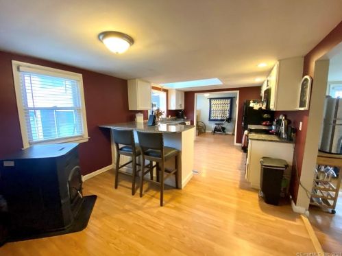 4 Poulin Dr, Putnam CT  06260-1010 exterior