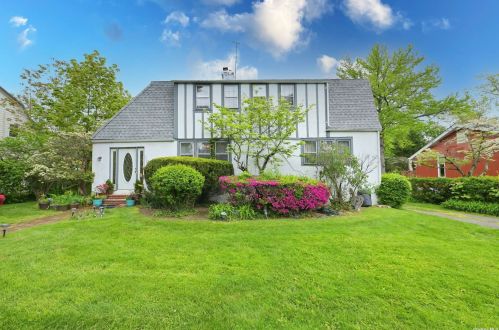 235 Schenck Ave, Great Neck, NY 11021-3929