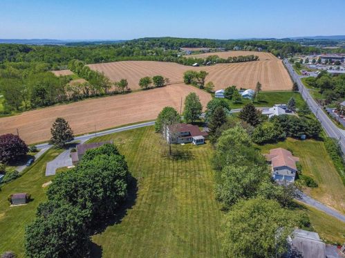 1943 Klines Mill Rd, Breinigsville PA  18031-2230 exterior