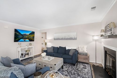 79 Sage Ct, Bedminster, NJ 07921-1412