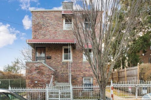 1056 226th St, Bronx, NY 10466-4816