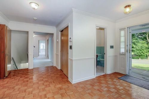 1 Hathaway Ln, White Plains, NY 10605-2811