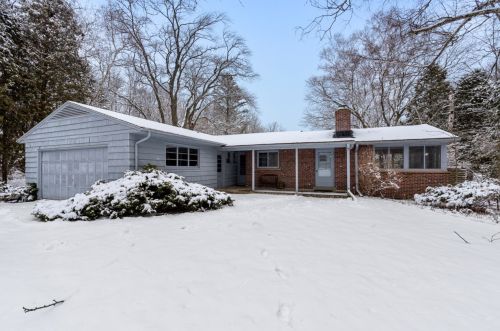 13530 Lakewood Dr, Thiensville WI  53097-2412 exterior