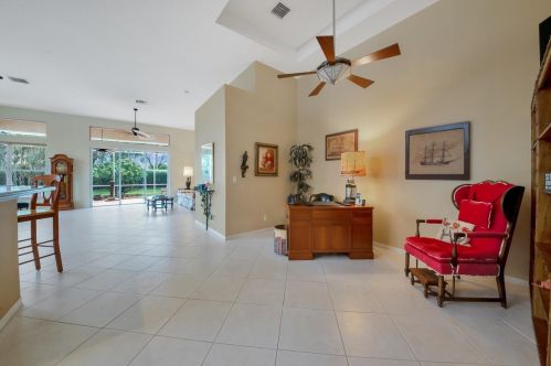 7110 Veneto Dr, Boynton Beach FL  33437-3741 exterior