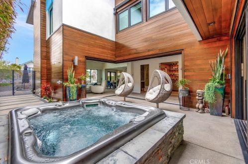 50 Rivo Alto Canal, Long Beach CA  90803-4047 exterior