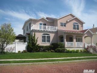 125 Penn St, East Atlantic Beach NY  11561-4124 exterior