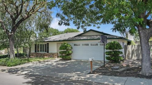 2321 Southridge Dr, Modesto CA  95350-0119 exterior
