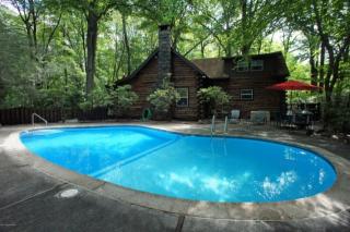 225 Camelback Rd, Tannersville, PA 18372-7959