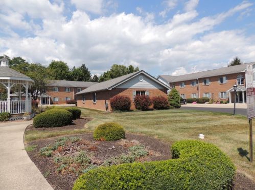 7913 Cheviot Rd, Cincinnati, OH 45247-4001