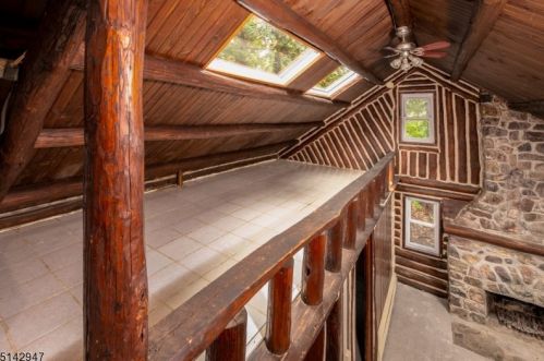 112 Pinecliff Lake Dr, West Milford Lakes NJ  07480-1378 exterior