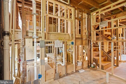 5121 Klingle St, Washington DC  20016-2654 exterior