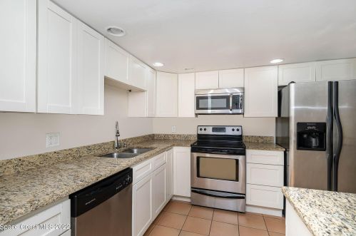 1032 Ashley Ave, Melbourne, FL 32937-4295