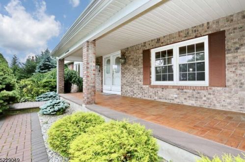 128 Old Orchard Dr, Paterson, NJ 07506-3318