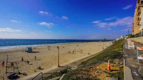 716 Catalina Ave, Redondo Beach CA  90277-2135 exterior