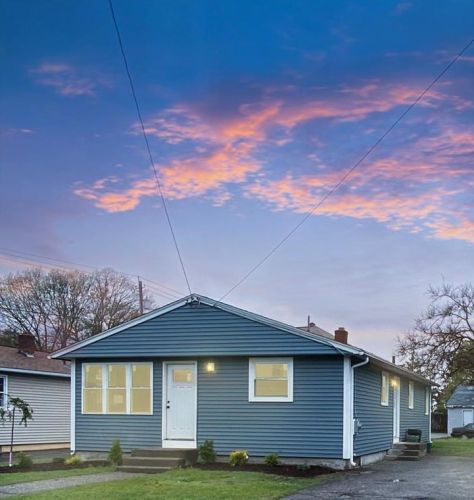 72 Allendale Ave, Providence RI  02911-3104 exterior