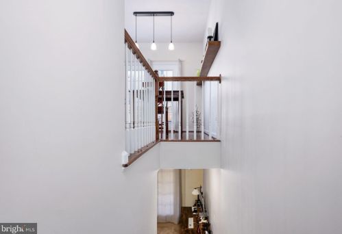 7009 Darbey Knoll Dr, Gainesville VA  20155-3634 exterior