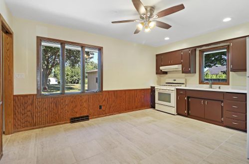 3029 Circle Dr, Lake Geneva, WI 53147-3662