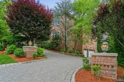 166 Charlotte Pl, Englewood, NJ 07632-1618