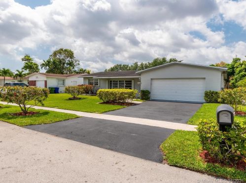 9460 3rd St, Hollywood, FL 33024-6303