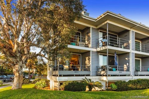 3802 Crown Pt Dr, San Diego CA 92109-6711 exterior