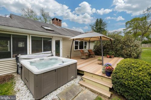 12 Chetwynd Rd, Paoli PA  19301-1818 exterior