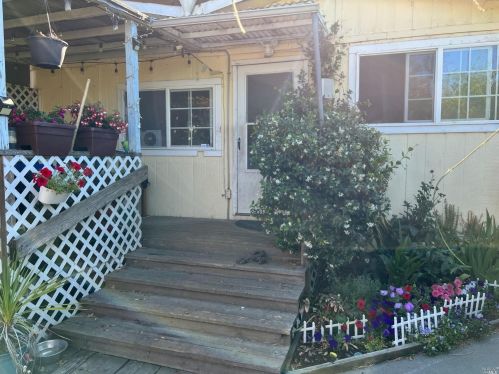 1064 Wright Rd, Santa Rosa, CA 95407-6604