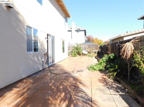 3152 Fairholm Ct, Modesto CA  95355-8680 exterior