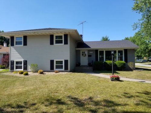 579 Hickory Ln, Hammond, IN 46321-2408