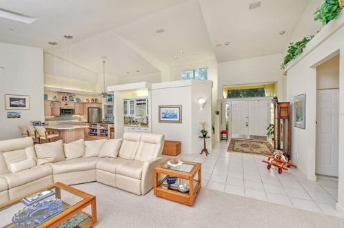 2585 Spruce Creek Blvd, Daytona Beach FL  32128-6787 exterior