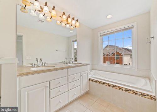 14631 Weeburn Way, Woodbridge VA  22191-4043 exterior
