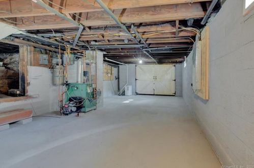 1300 Spindle Hill Rd, Waterbury CT  06716-1223 exterior