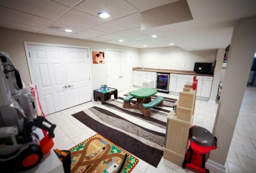 2823 103, Milwaukee WI 53214-2555 exterior