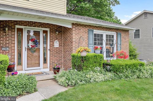 206 Fox Dr, Navy Sup Dpt, PA 17050-2515