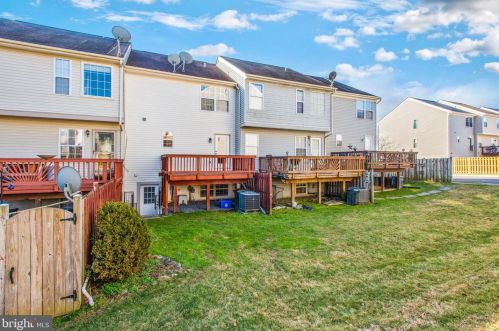 211 Frazer Dr, Purcellville VA  20132-5807 exterior