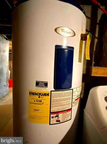 1216 Derry St, Harrisburg PA 17111-1141 exterior