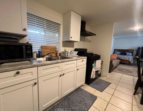 2436 Adriatic Ave, Long Beach CA 90810-3313 exterior